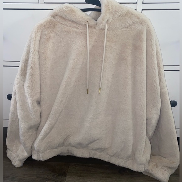 EXPRESS Faux Fur Hoodie Sz M - Picture 3 of 3